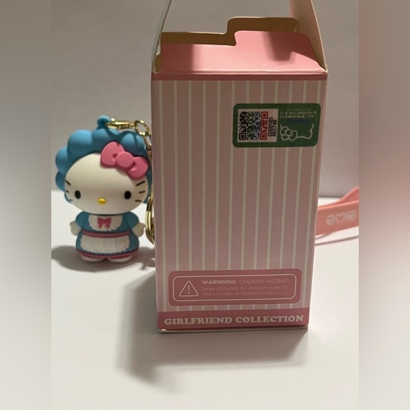 Hello Kitty Charger-Keychain Figure with IOS/USB-C Charge Strap-SECRET FIGURE - Picture 6 of 10